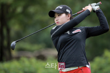 [포토] 안지현 '그립 짧게 잡고 컨트롤한다'