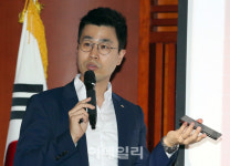 [포토]이데일리 하반기 투자 전략 포럼에서 강연하는 전래훈 KB증권 GBK 솔루션팀 팀장