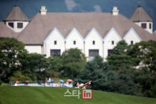 [포토] 이지현3 캐슬을 배경삼아 날리는 아이언샷