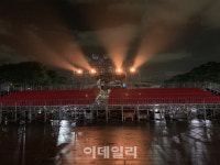 [포토]궂은 날씨에도 리허설..야외 오페라 마술피리