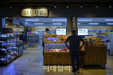 [놀다가는 휴게소⑤] 복고와 공장을 테마로 한 새내기 휴게소