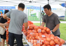 경기평화광장에서 과일·채소·곡식·육류 등 농산물 장터 열려