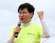 암웨이 IBO 김형철 | [포토]파이팅 외치는 김형철 이데일리 사장
