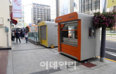 노점상 사라진 영등포역 앞 거리…행인은 `방긋`, 상인은 `울상`