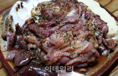 [강경록의 미식로드] 구이·육회·백숙까지…닭한마리, 코스로 즐기다