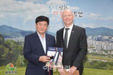 [포토]주한 노르웨이 대사 만나 감사의 뜻 전한 최용덕 동두천시장