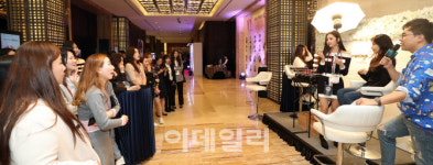 [포토]ZIA 메이크업 쇼에 몰린 女心