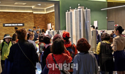 울산 KCC스위첸 웰츠타워 인파 북적…주말 1.2만명 방문