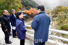 [포토]가평군 하천불법행위 근절 현장 찾은 이화순 경기도2부지사