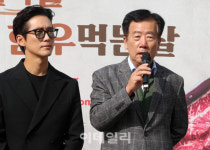 [포토] 민경천 위원장, 한우 많이 드세요~