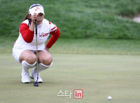 [포토]김지영 고민되는 퍼트라인
