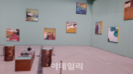 [시대藝인] 농담처럼 했다지만 웃을 순 없는…박찬경 식 성찰