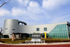 돼지열병 막으려다 다 죽는다…DMZ관광 중단에 파주시민 `분통`