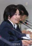 [포토]전략위원회에서 모두발언하는 박영선 장관