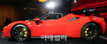 [포토]페라리 SF90 스트라달레 군더더기 없는 옆라인