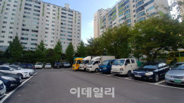 [아파트 돋보기]놀이터·테니스장, 주차장으로 바꾸려면①