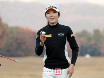 [포토] 생애 첫 우승 안송이 '와이어 투 와이어 우승'
