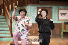 어른들 위한 동화 같은 판타지…연극 도둑배우