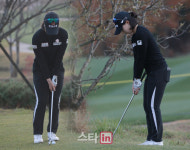 [골프樂]임희정의 러닝 어프로치 손목은 고정, 그립 짧게 잡으면 뒤땅 방지