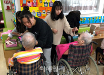 의정부청소년수련관, 노인 대상 장수사진 봉사활동 펼쳐