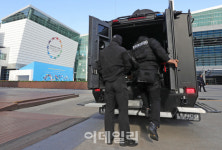 [포토]회의장 앞 삼엄한 경비인력