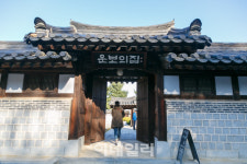 [인싸핫플] 예술 벗삼은 집…한복 입은 예수를 만나다