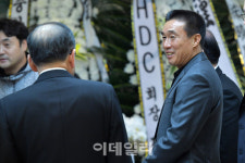 [포토]김우중 전 대우그룹 회장 빈소 찾은 하석주 아주대학교 축구부 감독