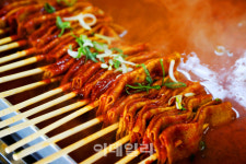 [강경록의 미식로드] 자꾸만 손이 가는 맛 빨강오뎅