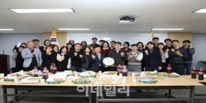 문 대통령이 24개 세무서에 피자 400판 돌린 이유