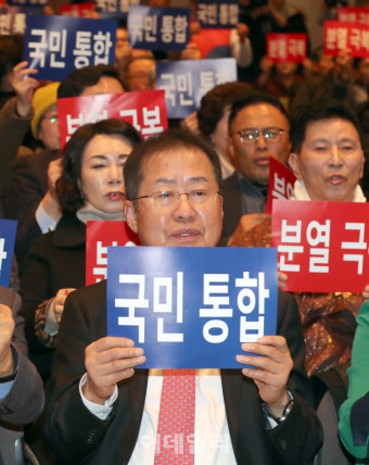 [포토]국민통합 구호 외치는 홍준표 전 대표