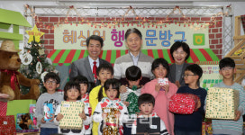[포토] 농협, 성탄절 행복문방구 행사