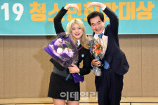[포토]청소년희망대상 수상한 안병용 의정부시장