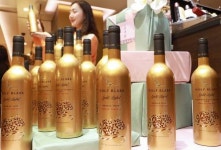 [포토]롯데百울프블라스 골드라벨 와인 맛보세요