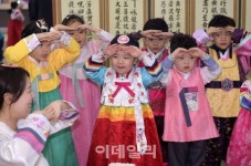 [포토] 대형마트에서 세배 배우기
