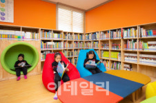 [톡톡! 금융]KB금융과 작은도서관 13년 동행