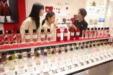 [포토]첫 브랜드 부티크 오픈한 디올 뷰티