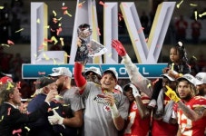 NFL 슈퍼볼, 미국서 1억200만명 시청…역대 10위 기록