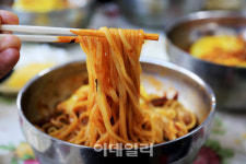 [강경록의 미식로드] 대게·곰치·아귀·짬뽕까지…울진의 겨울맛
