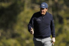 미켈슨, AT&T 페블비치 프로암 굿 스타트…4언더파 공동 12위