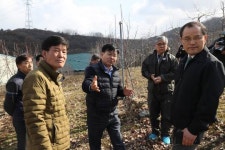 충주 찾은 김경규 농진청장, 과수화상병 방제 상황 점검