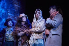 [100자 리뷰]장진표 코미디의 유쾌함, 연극 꽃의 비밀
