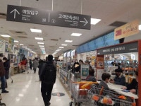 [르포]계산대 대기줄 없고 중국인 발길 뚝… 코로나19  마트 직격탄