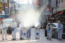 [포토]방이시장 구석구석 방역