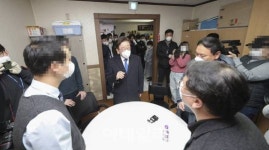 경기도 신천지 과천본부 강제 역학조사...신도 4만2천명 명단 확보