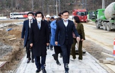 [포토]안병용 의정부시장 통학로 안전 보장된 훈민초교 지어달라