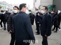 [포토] 농협하나로마트 마스크 공급 현장