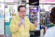 [포토]조광한 남양주시장 약국 마스크 판매시간 통일 해야