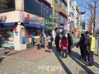 일하느라 못 산 마스크, 주말에라도…마스크 구하기 주말 대란