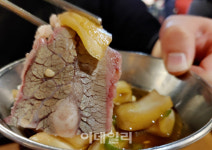 [강경록의 미식로드] 장(腸) 풀리는 맛…80년 끓인 선짓국