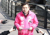 [포토]세검정에서 '종로 지역 교통환경 개선' 공약 발표하는 황교안 대표